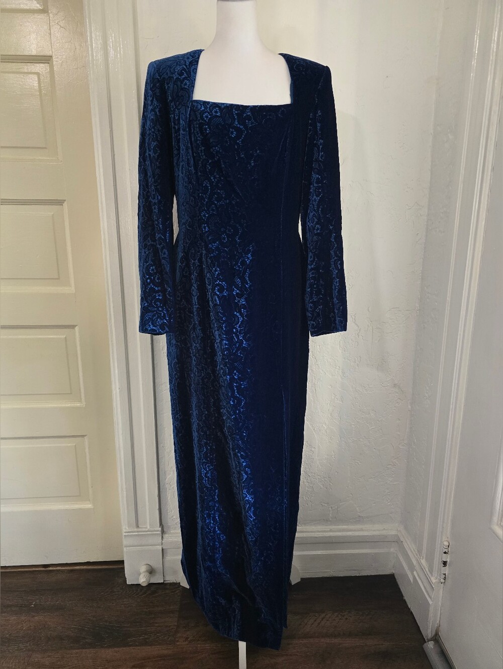 Vintage Black Tie Oleg Cassini Navy Blue Velvet Long Sleeve Evening Dress